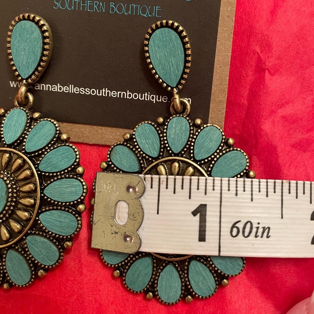 ❌SOLD❌
Earrings, Oval Flower Dangle - Picture 2 of 5